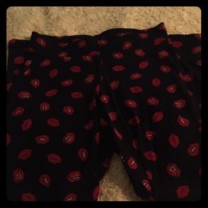 Torrid size 0 black lips leggings